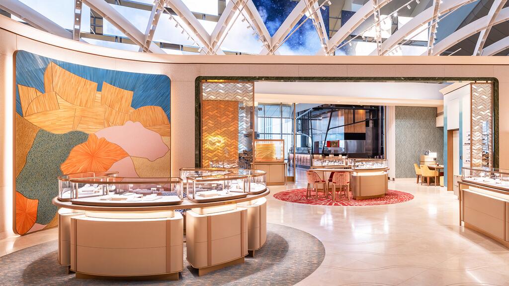 The mural seen here combines the Cartier panther with elements from the architectural landscape of LA. (Image credit: Paul Vu, Here and Now Agency) Cartier LAX Location Interior